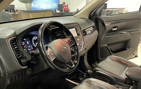 Mitsubishi Outlander III рестайлинг 3, 2017 год, 1 399 000 рублей, 8 фотография