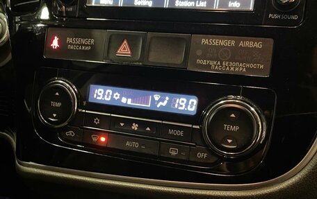 Mitsubishi Outlander III рестайлинг 3, 2017 год, 1 399 000 рублей, 16 фотография