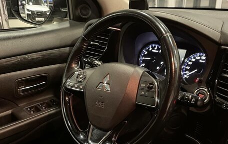 Mitsubishi Outlander III рестайлинг 3, 2017 год, 1 399 000 рублей, 14 фотография