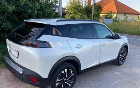 Peugeot 2008 II, 2022 год, 1 300 000 рублей, 8 фотография