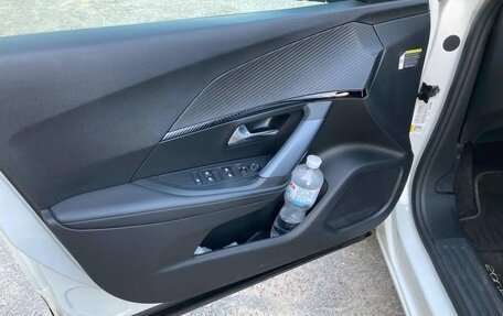 Peugeot 2008 II, 2022 год, 1 300 000 рублей, 16 фотография