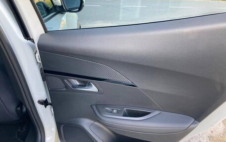 Peugeot 2008 II, 2022 год, 1 300 000 рублей, 14 фотография