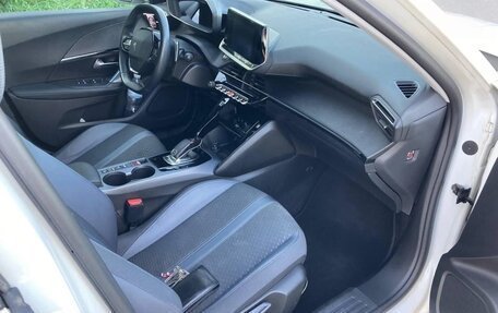 Peugeot 2008 II, 2022 год, 1 300 000 рублей, 18 фотография