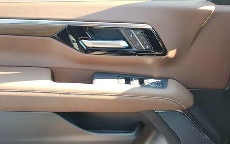 Chevrolet Suburban, 2025 год, 13 250 000 рублей, 24 фотография