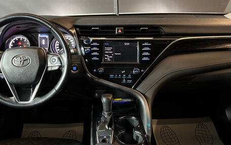 Toyota Camry, 2018 год, 2 470 000 рублей, 9 фотография