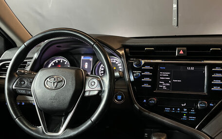 Toyota Camry, 2018 год, 2 470 000 рублей, 10 фотография