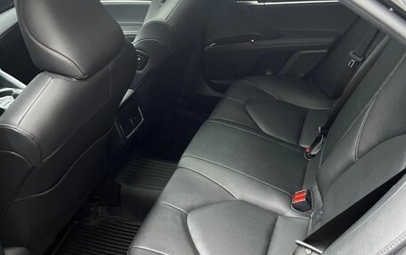 Toyota Camry, 2023 год, 3 550 000 рублей, 6 фотография