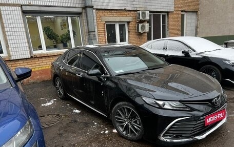 Toyota Camry, 2023 год, 3 550 000 рублей, 2 фотография