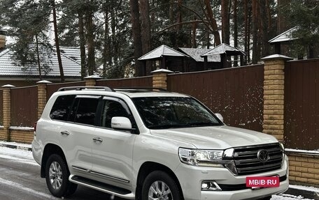 Toyota Land Cruiser 200, 2020 год, 8 290 000 рублей, 2 фотография