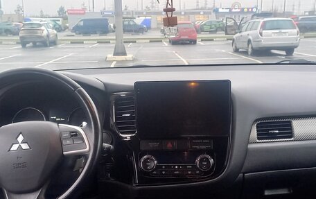 Mitsubishi Outlander III рестайлинг 3, 2013 год, 1 160 000 рублей, 8 фотография