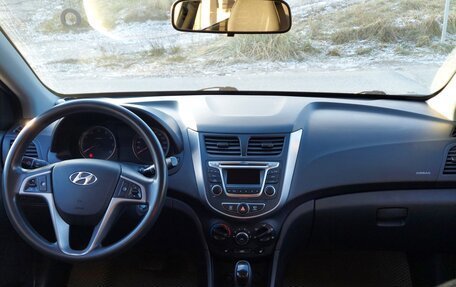 Hyundai Solaris II рестайлинг, 2014 год, 800 000 рублей, 5 фотография