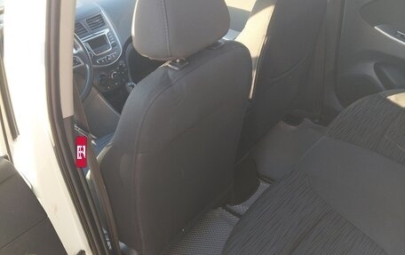 Hyundai Solaris II рестайлинг, 2014 год, 800 000 рублей, 8 фотография