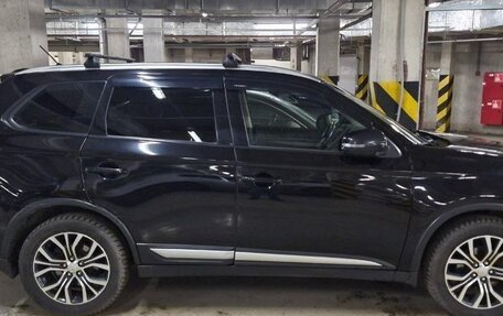 Mitsubishi Outlander III рестайлинг 3, 2015 год, 1 700 000 рублей, 2 фотография