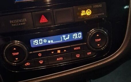 Mitsubishi Outlander III рестайлинг 3, 2015 год, 1 700 000 рублей, 6 фотография