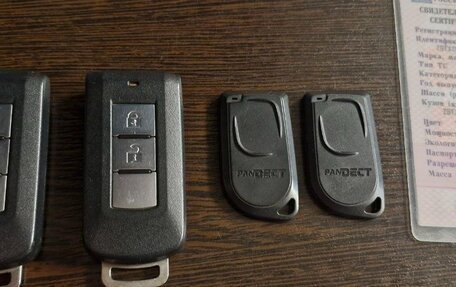 Mitsubishi Outlander III рестайлинг 3, 2015 год, 1 700 000 рублей, 10 фотография