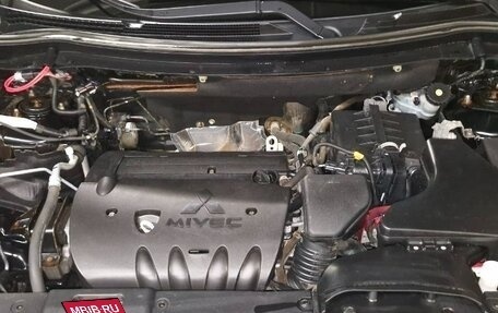 Mitsubishi Outlander III рестайлинг 3, 2015 год, 1 700 000 рублей, 9 фотография