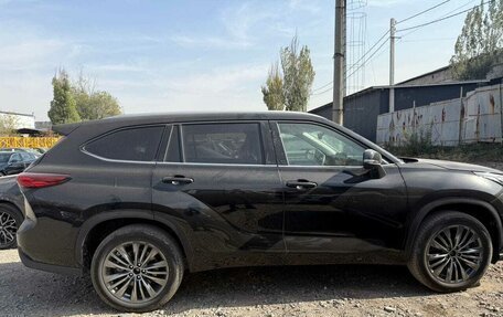 Toyota Highlander, 2025 год, 5 700 000 рублей, 3 фотография