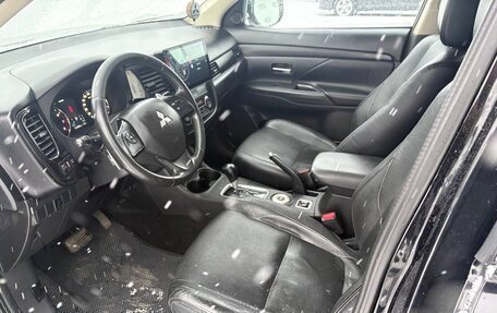 Mitsubishi Outlander III рестайлинг 3, 2013 год, 1 530 000 рублей, 10 фотография