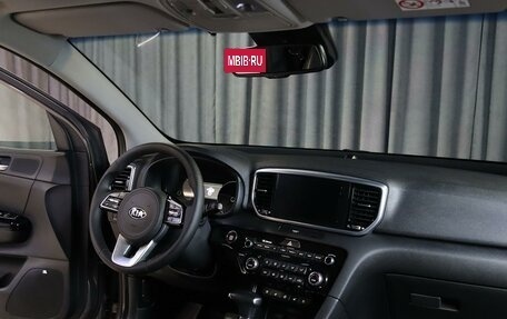 KIA Sportage IV рестайлинг, 2018 год, 1 999 000 рублей, 5 фотография