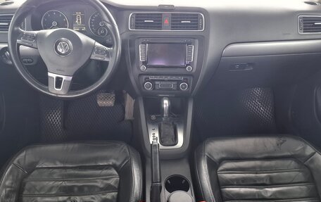 Volkswagen Jetta VI, 2011 год, 1 000 000 рублей, 10 фотография