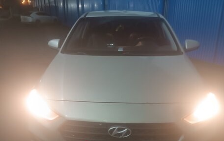 Hyundai Solaris II рестайлинг, 2018 год, 650 000 рублей, 1 фотография