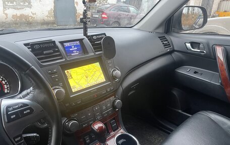 Toyota Highlander III, 2013 год, 2 300 000 рублей, 12 фотография