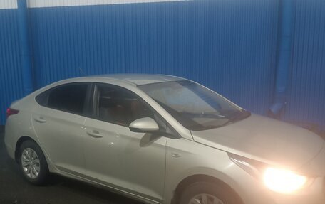 Hyundai Solaris II рестайлинг, 2018 год, 650 000 рублей, 2 фотография