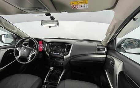 Mitsubishi Pajero Sport III рестайлинг, 2018 год, 2 450 000 рублей, 12 фотография