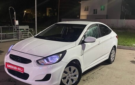 Hyundai Solaris II рестайлинг, 2013 год, 640 000 рублей, 1 фотография