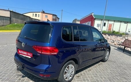 Volkswagen Touran III, 2017 год, 1 550 000 рублей, 3 фотография