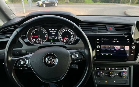 Volkswagen Touran III, 2017 год, 1 550 000 рублей, 10 фотография