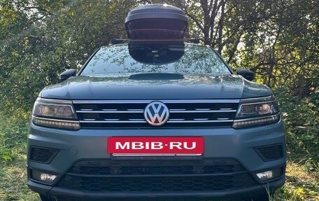 Volkswagen Tiguan II, 2019 год, 2 000 000 рублей, 2 фотография