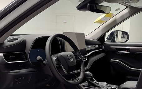 Toyota Highlander, 2025 год, 6 030 000 рублей, 20 фотография