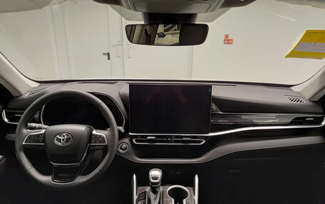 Toyota Highlander, 2025 год, 6 030 000 рублей, 17 фотография