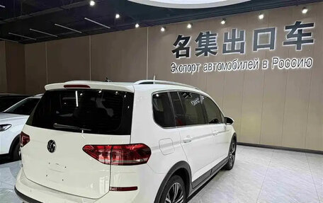 Volkswagen Touran III, 2022 год, 2 400 155 рублей, 6 фотография