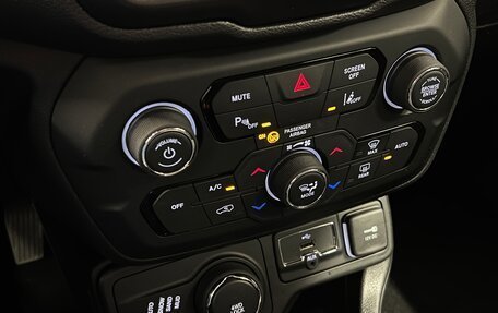 Jeep Renegade I рестайлинг, 2018 год, 1 999 000 рублей, 17 фотография