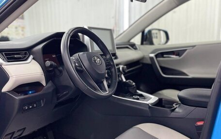 Toyota RAV4, 2019 год, 3 950 000 рублей, 6 фотография