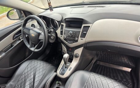 Chevrolet Cruze II, 2011 год, 750 000 рублей, 3 фотография