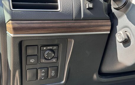 Toyota Land Cruiser Prado 150 рестайлинг 2, 2018 год, 5 300 000 рублей, 9 фотография