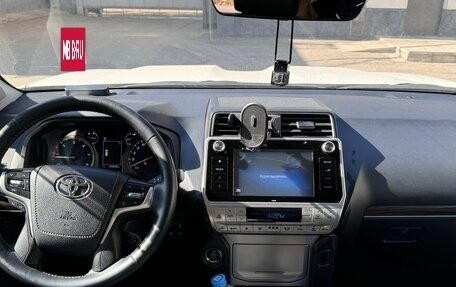 Toyota Land Cruiser Prado 150 рестайлинг 2, 2018 год, 5 300 000 рублей, 6 фотография