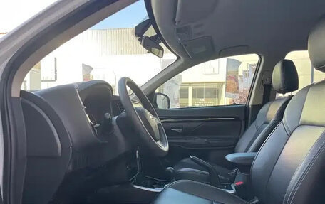 Mitsubishi Outlander III рестайлинг 3, 2021 год, 2 090 143 рублей, 8 фотография