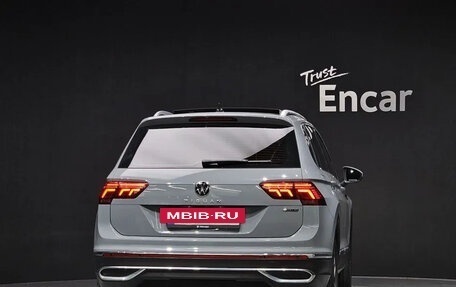 Volkswagen Tiguan II, 2022 год, 2 800 275 рублей, 3 фотография