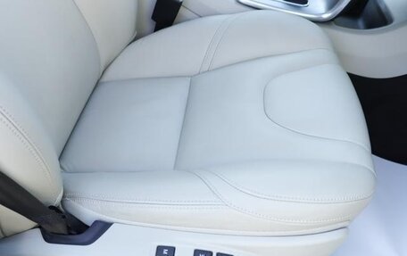 Volvo V40 II рестайлинг, 2017 год, 1 230 000 рублей, 24 фотография