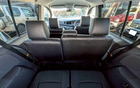 Toyota ISis I, 2017 год, 1 149 000 рублей, 23 фотография