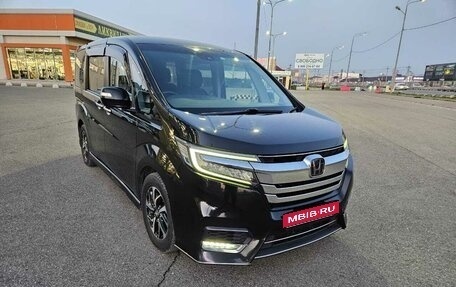 Honda Stepwgn IV, 2017 год, 1 990 000 рублей, 1 фотография