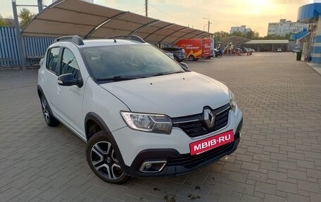 Renault Sandero II рестайлинг, 2019 год, 890 000 рублей, 1 фотография