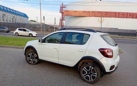 Renault Sandero II рестайлинг, 2019 год, 890 000 рублей, 2 фотография