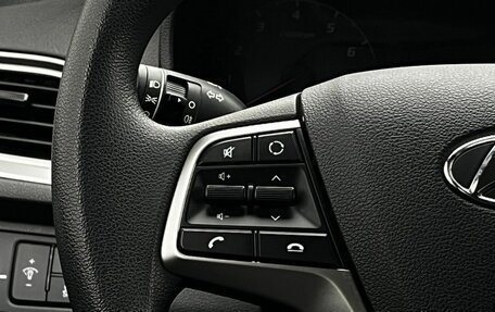 Hyundai Solaris II рестайлинг, 2021 год, 1 675 000 рублей, 12 фотография