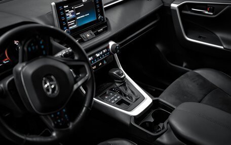 Toyota RAV4, 2021 год, 3 540 000 рублей, 33 фотография