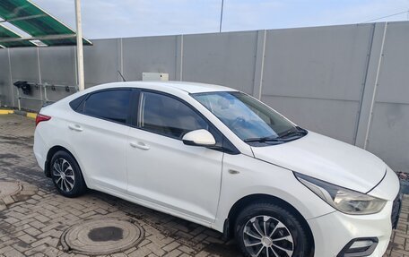 Hyundai Solaris II рестайлинг, 2018 год, 770 000 рублей, 3 фотография